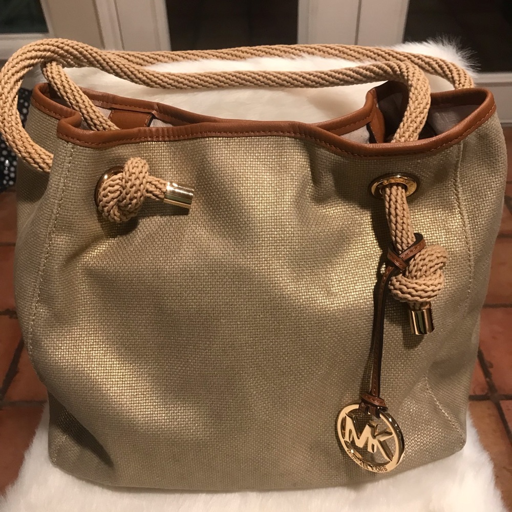 Michael Kors Isla Bag